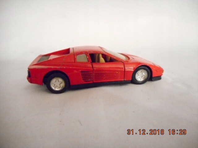 FERRARI TESTAROSSA MODEL SKALA 1/36