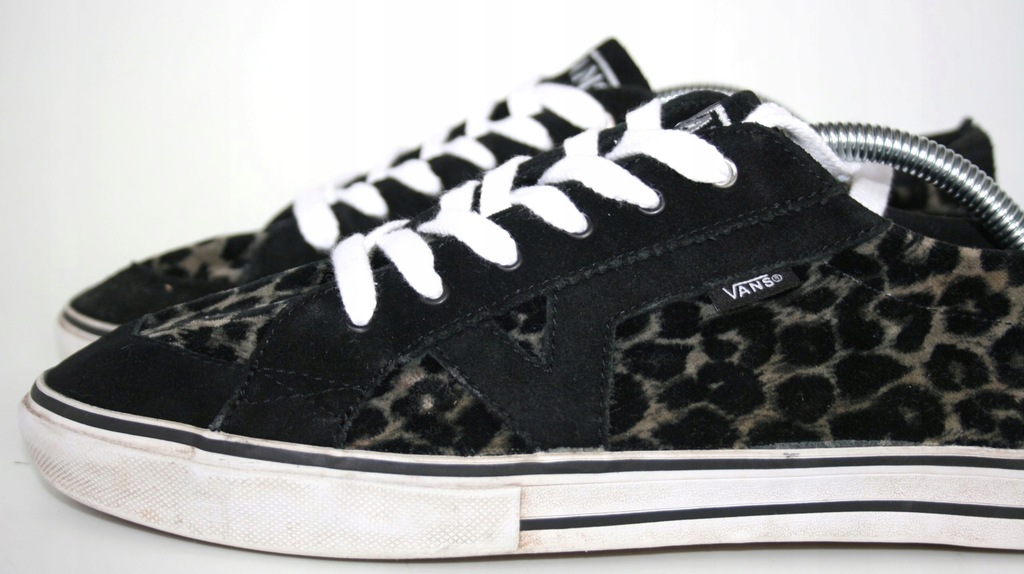 Vans r. 42,5 27,5 cm. (2) Vans r. 42,5 27,5 cm. (2)