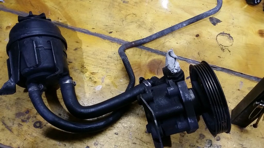 pompa wspomaganie bmw e36 2,5 tds ze zbiorniczkiem