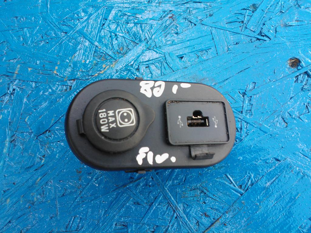 Fiat Fiorino wtyczka USB.Gniazdo.Prąd.Bipper.Nemo