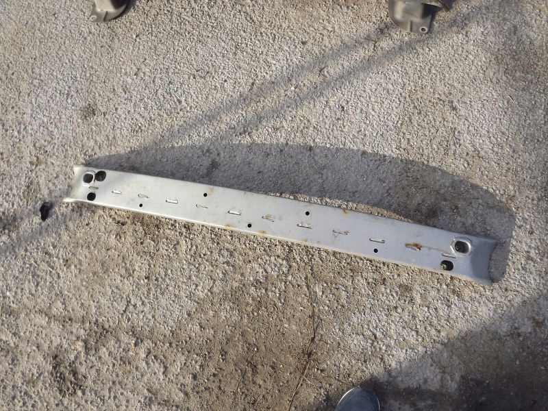 Belka przód przednia Toyota Yaris I 1