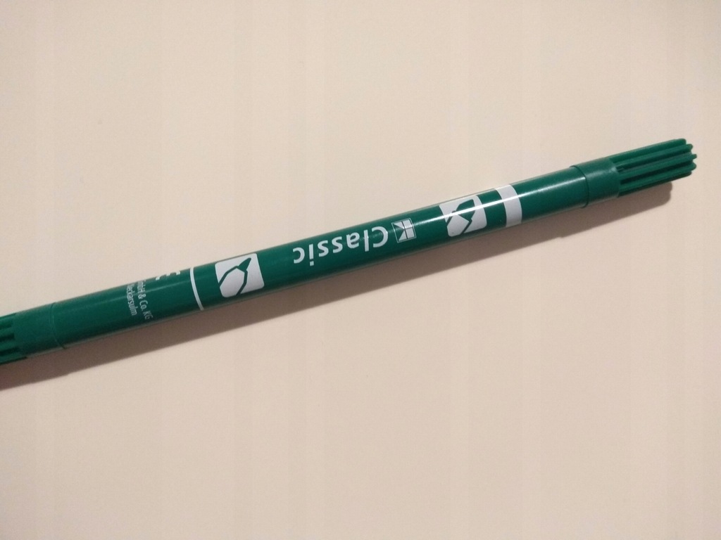 Zielony długopis mazak zakreślacz