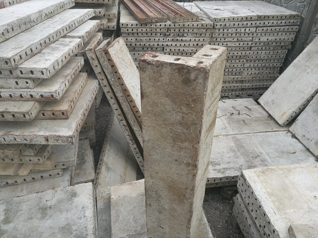 Szalunki Acrow i Stal-Form   2,2zł/kg