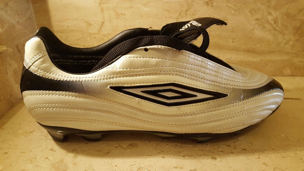 UMBRO lanki FUSER buty piłkarskie korki 41,5