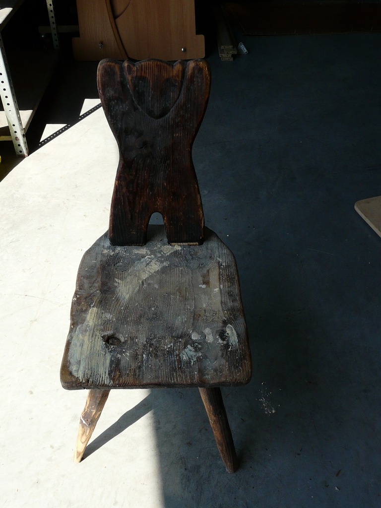 stare krzesło taboret drewniany
