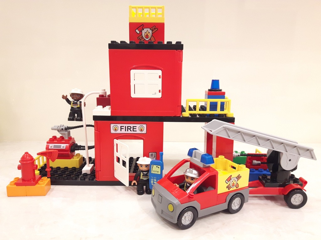 LEGO DUPLO straż pożarna remiza wóz strażacki
