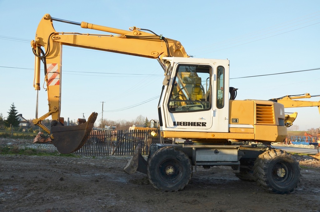 KOPARKA KOŁOWA LIEBHERR A312 A 312 13.5 TON 2000 R