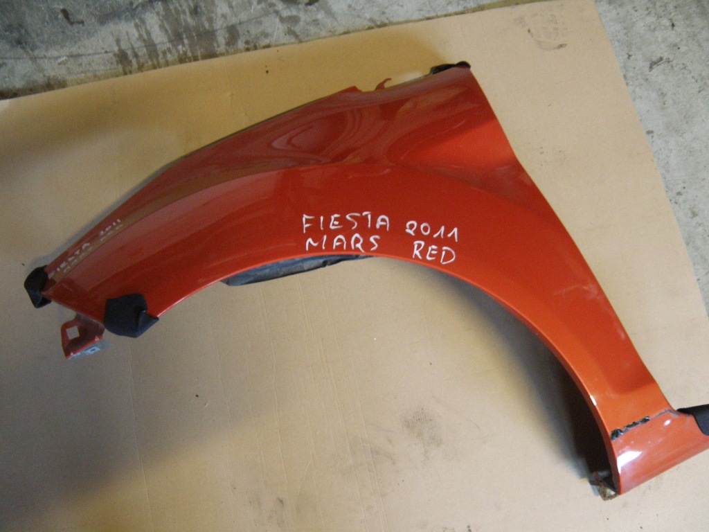 BŁOTNIK LEWY FIESTA MK7  RED MARS