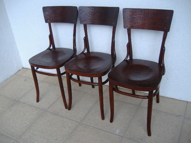Trzy krzesła thonet, jedno 195 zł