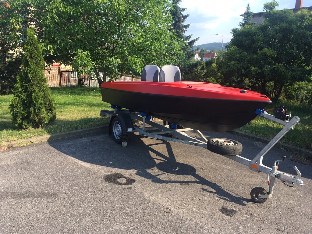 Motorówka z nową przyczepą łódź wędkarska łódka