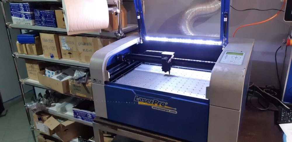 LASER CO2 4OW GCC STÓŁ PODCIŚNIENIOWY, KOMPRESOR