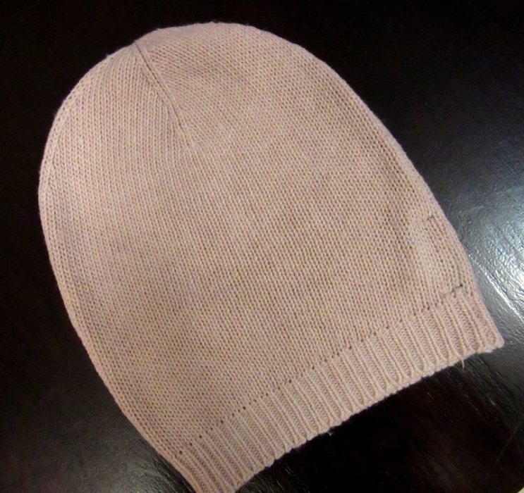 Pudrowa czapka Reserved