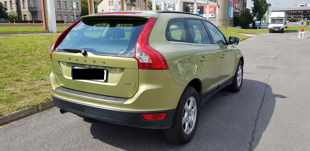 VOLVO XC60 Momentum 2010 133 tys. km diesel 2.0