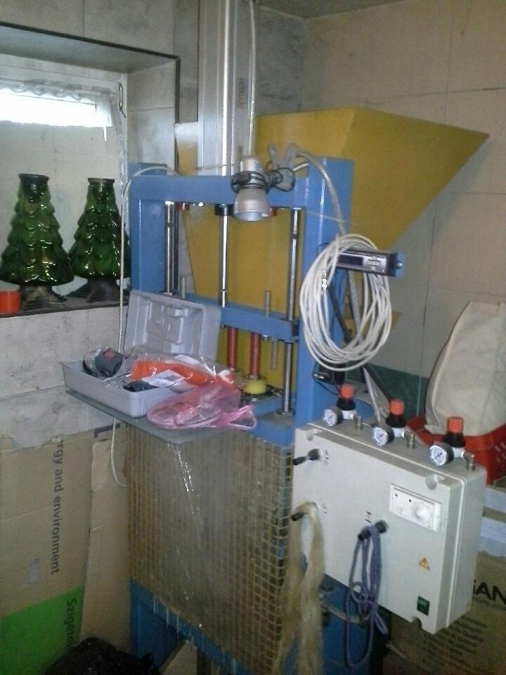 MASZYNA DO PRODUKCJI WKŁADÓW DO ZNICZY