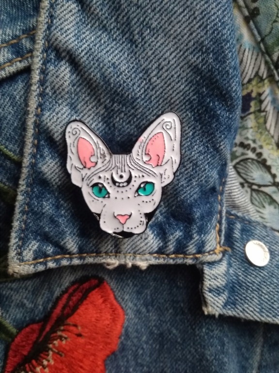 przypinka cat kot sfinks magic astral Luna metal
