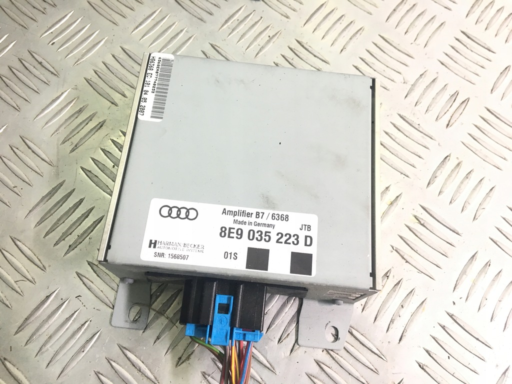 AUDI A4 B7 WZMACNIACZ SUBWOOFER 8E9035223D