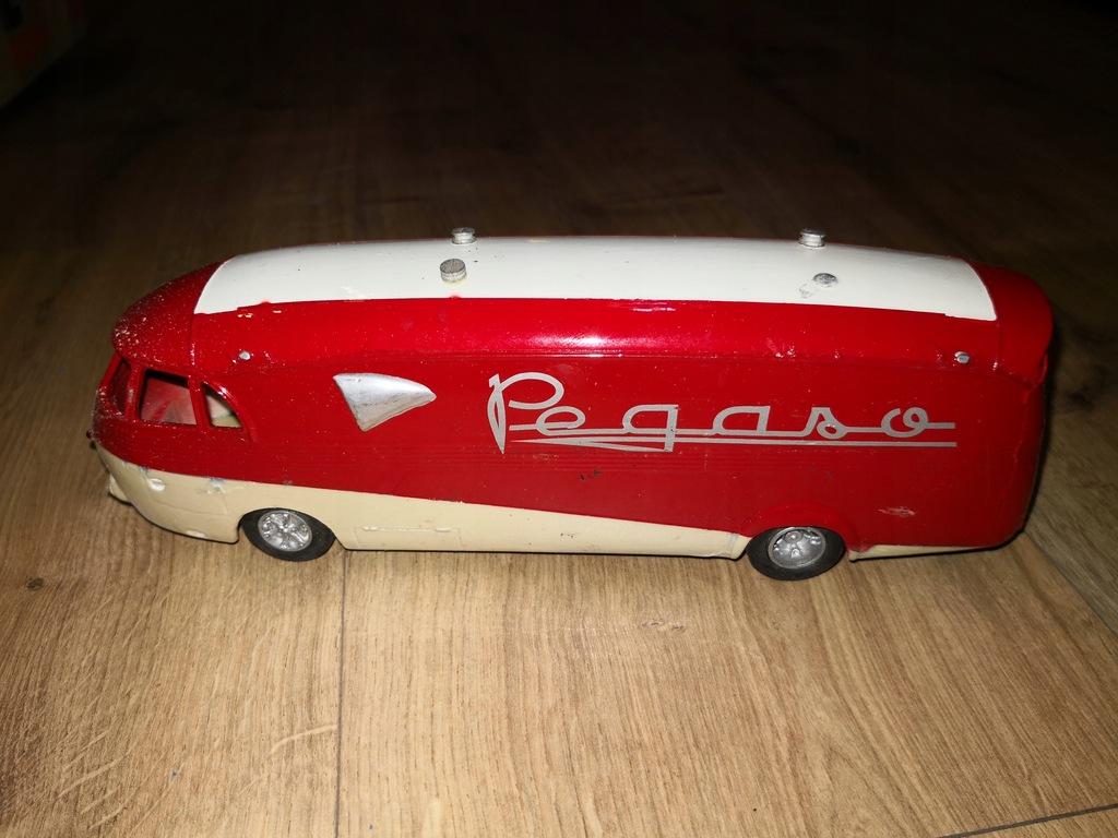 Autobus PEGASO 1:43 Modeltrans