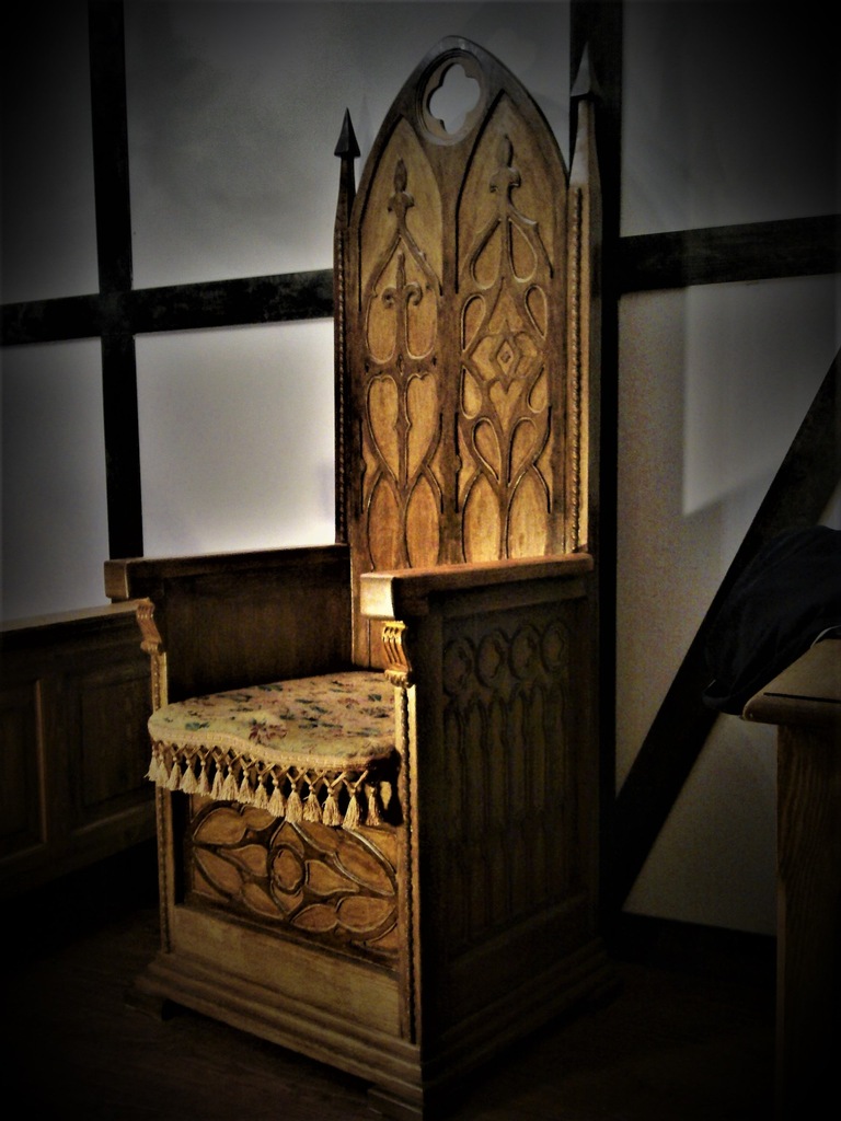 Fotel gotycki dębowy