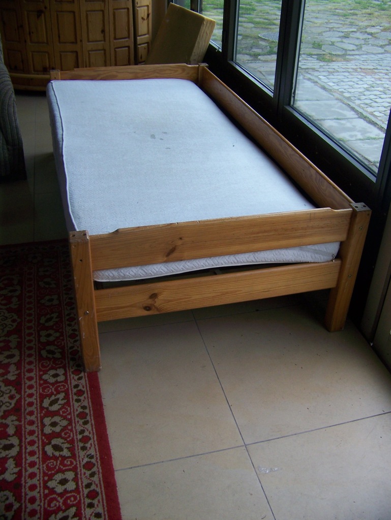 łóżka metalowe i drewniane