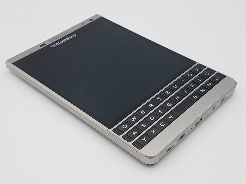 Обзор blackberry passport silver edition