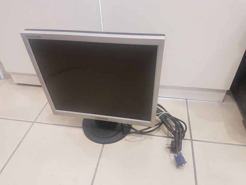 MONITOR SAMSUNG 720N 17"