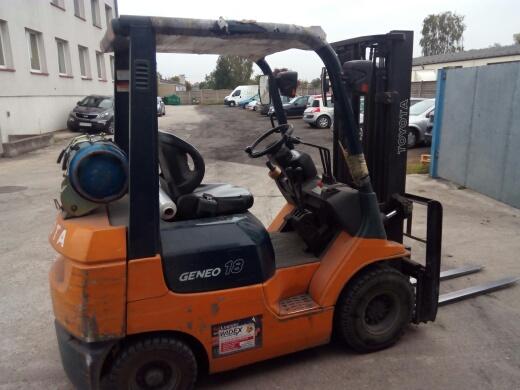WÓZEK WIDŁOWY  TOYOTA 7 FGL18