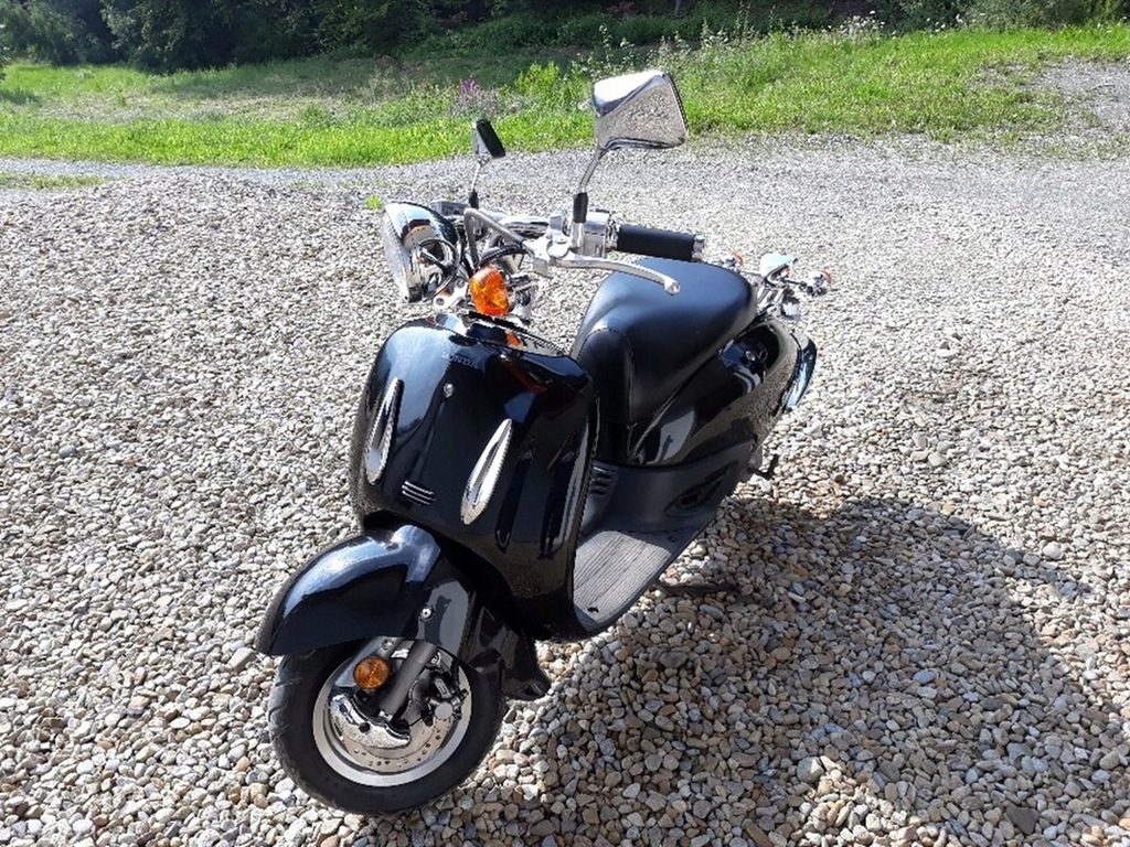 Skuter Honda Shadow SRX 50 w stylu retro