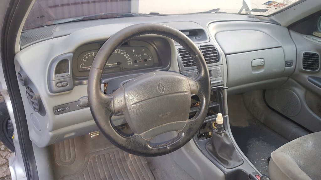 RENAULT LAGUNA I deska rozdzielcza Konsola kokpit