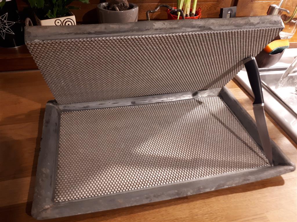 Prasa do produkcji węzy dla pszczół 5,4mm 24x42