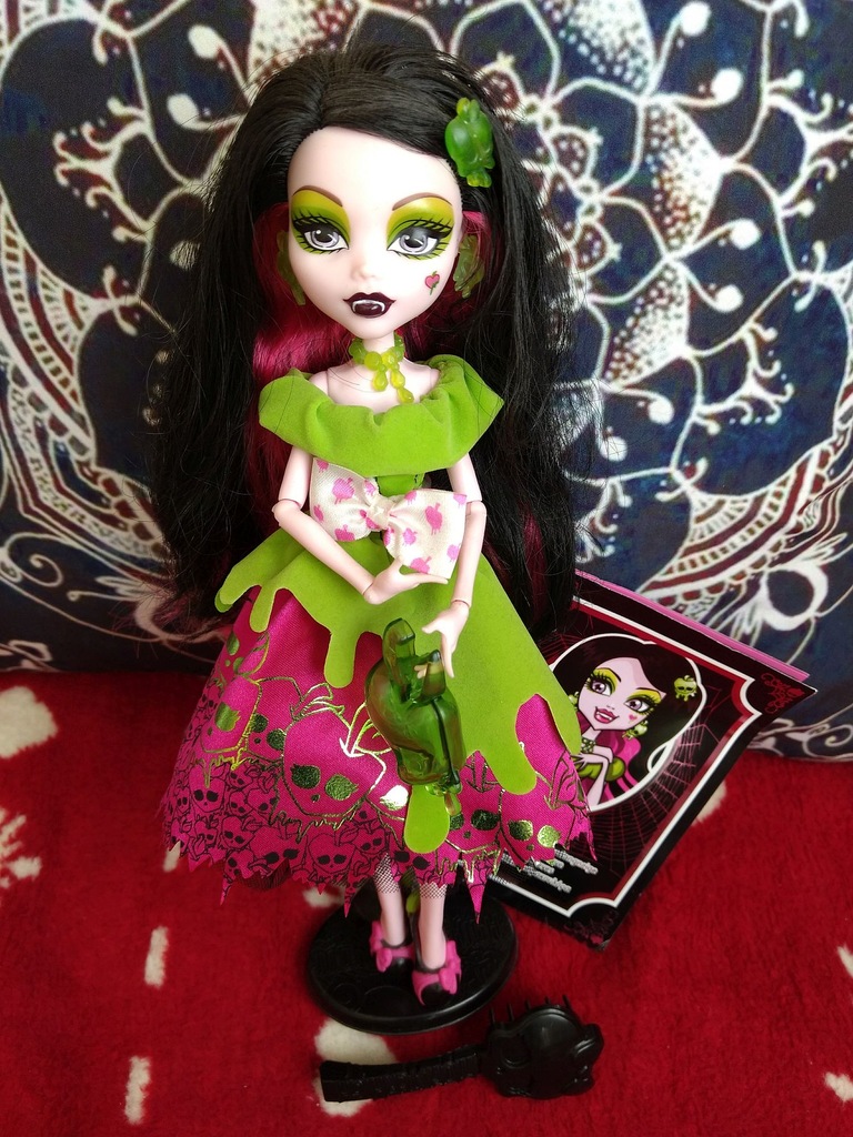 Monster High Draculaura 2024 Snow Bite