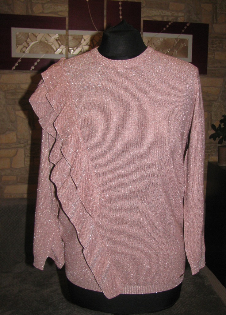 mohito-sweter różowy mieniący z falbanką