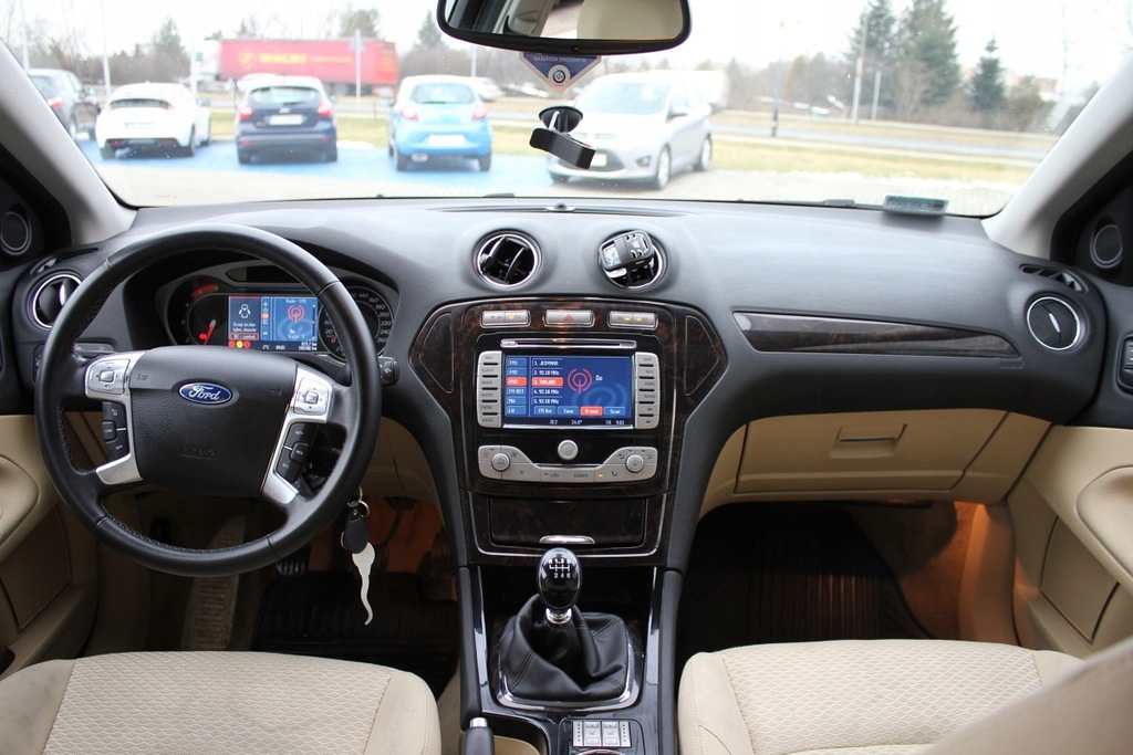 Ford Mondeo mk4 GHIA Wnętrze części
