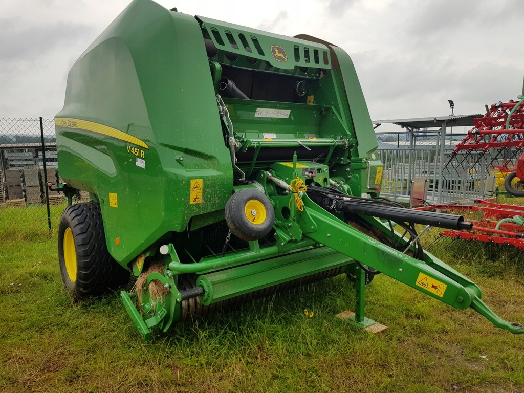 Prasa Belownica John Deere V451R Zmiennokomorowa