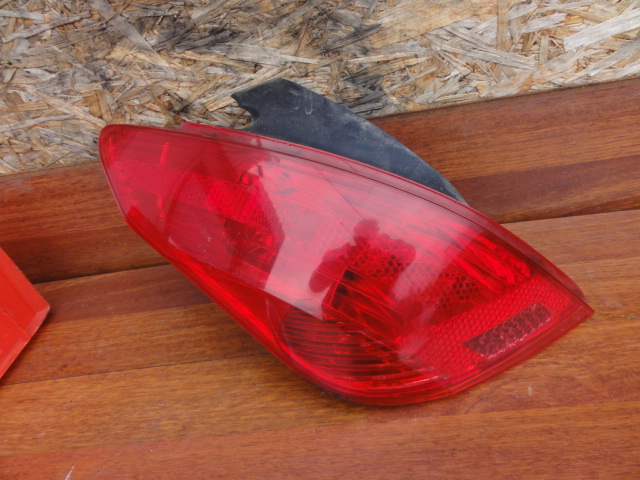 PEUGEOT 308 2008 5D HB LAMPA TYLNA LEWA KOMPLETNA