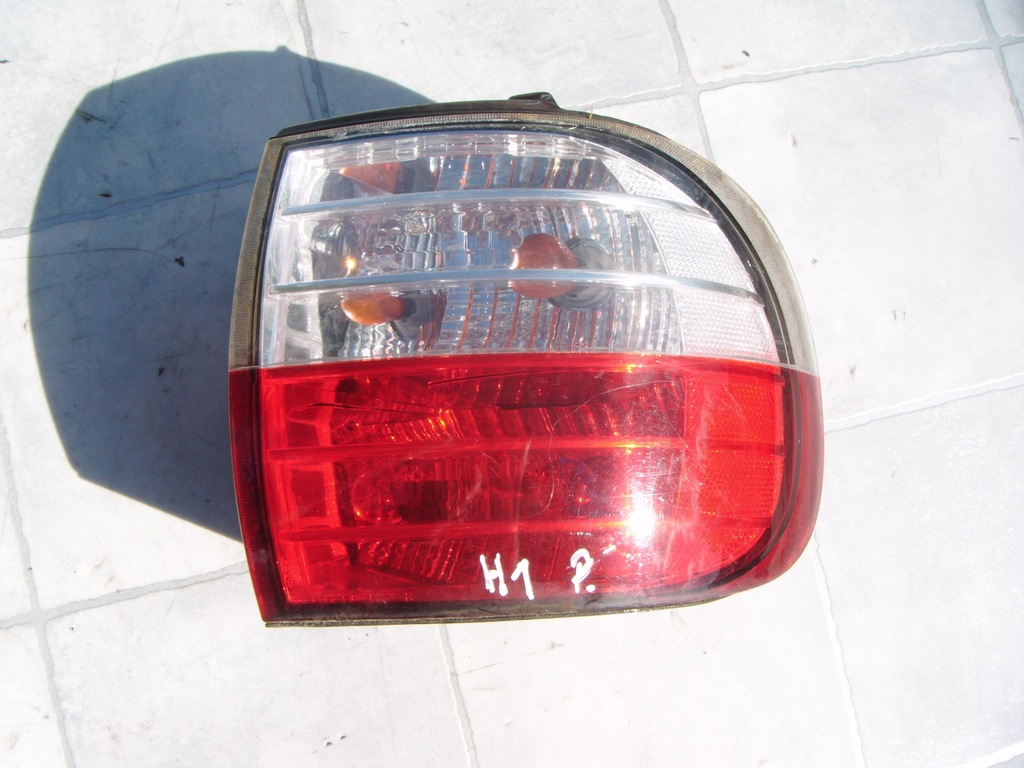 Lampa Tył Tylna Prawa HYUNDAI H1 H200 98-07