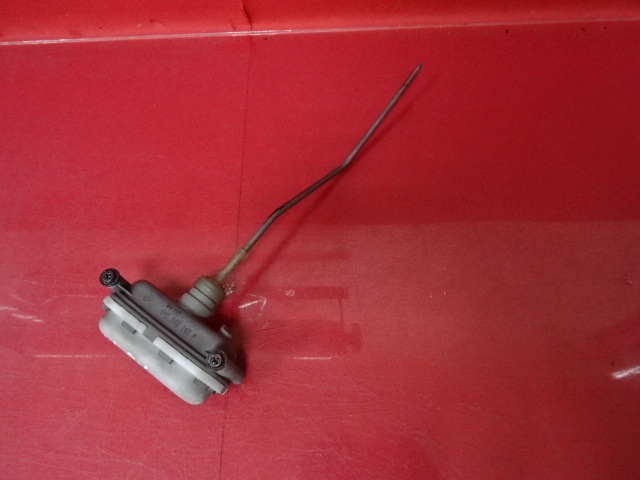SIŁOWNIK KLAPKI WLEWU VW POLO III 1.4 6N0862160A