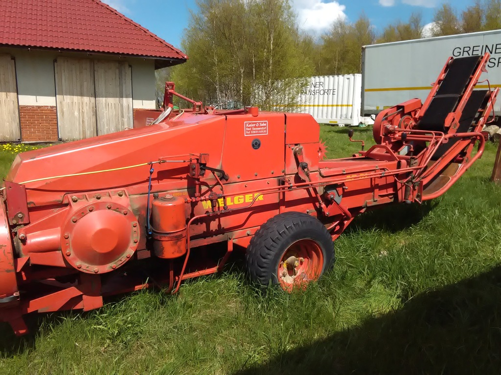 Prasa kostkująca WELGER AP61 z podajnikiem P22