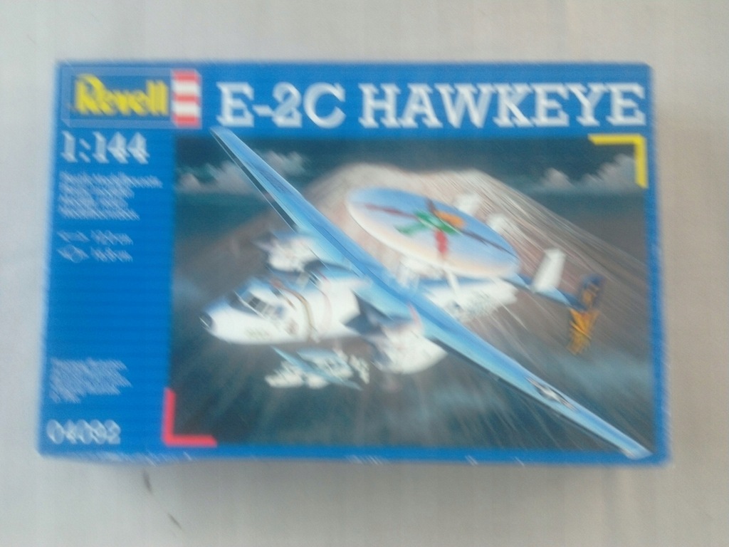REVELL E-2C HAWKEYE 1:144