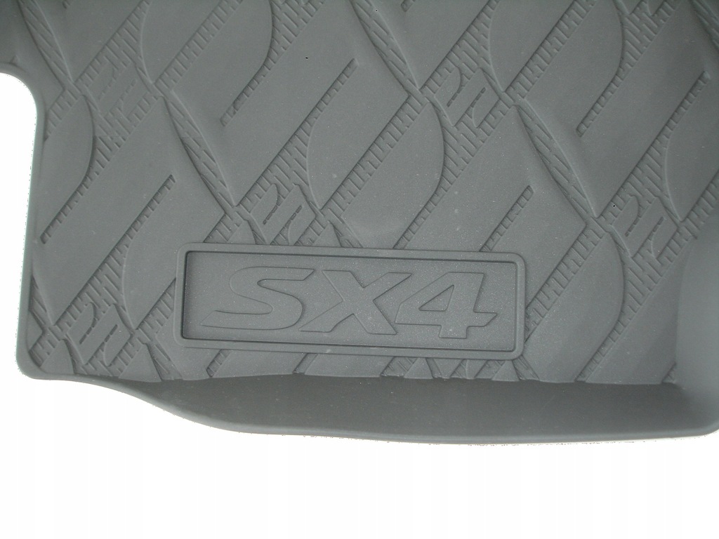 Suzuki SX4 SCross dywaniki gumowe oryginalne 7621211340