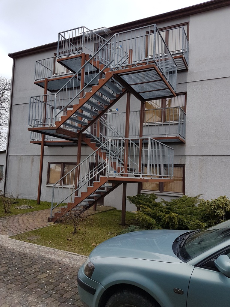 schody metalowe zewnętrzne , kontenery mieszkalne