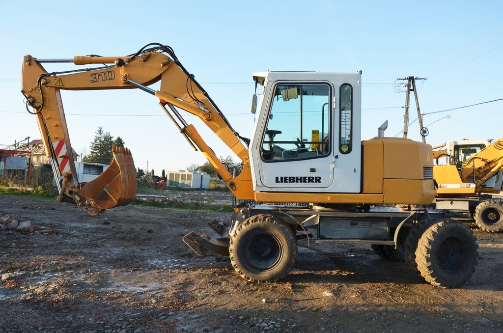 KOPARKA KOŁOWA LIEBHERR A 310 B A310 2004 r.