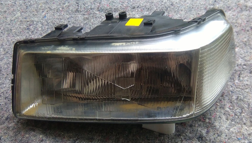 Lampa przod lewa Audi V8 D11 441941029