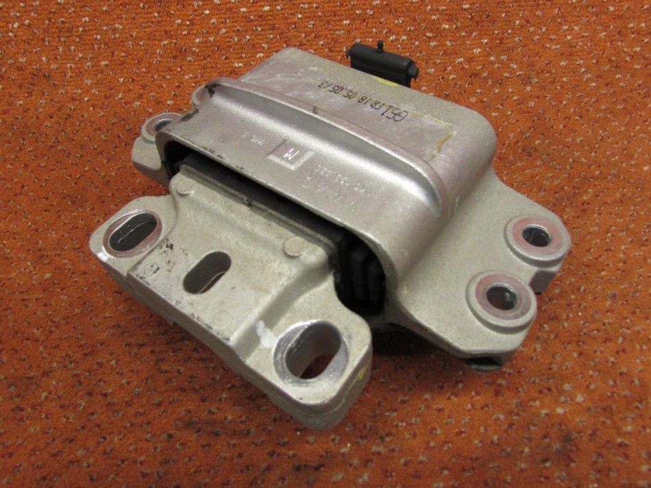 VW AUDI SEAT PODUSZKA SILNIKA 1KO 199 262 M