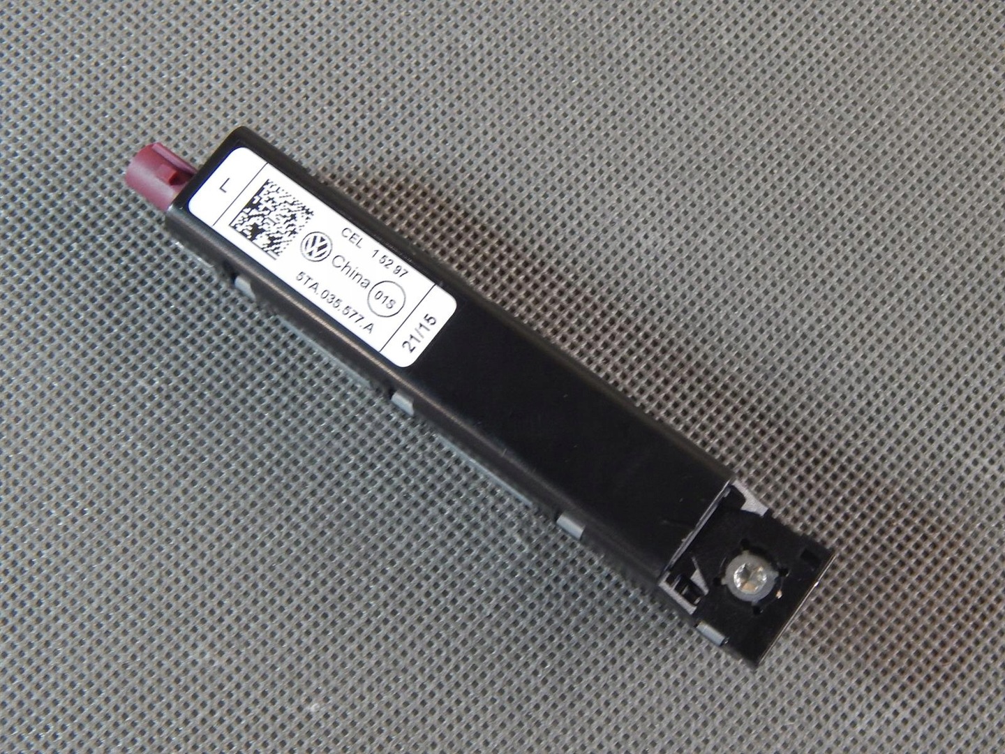 VW TOURAN 5T ANTENNA AMPLIFIER 5TA035577A