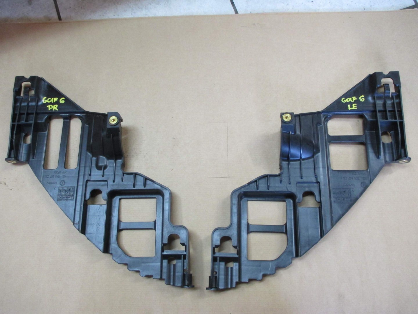 support holder below LAMPE VW GOLF VI 08-12