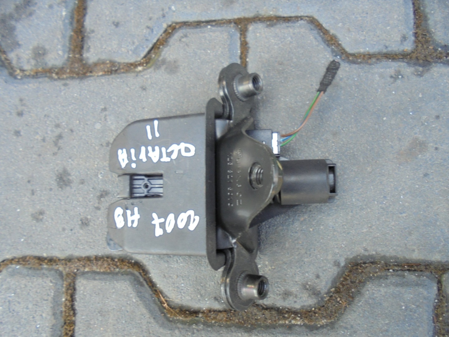 lock bonnet SKODA OCTAVIA II 2006- 1Z5827501C