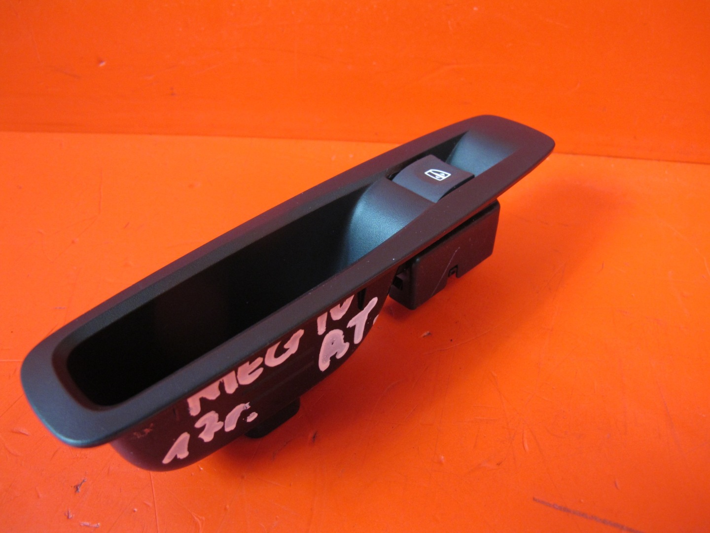 RENAULT MEGANE IV window control switch rear part 829507746R