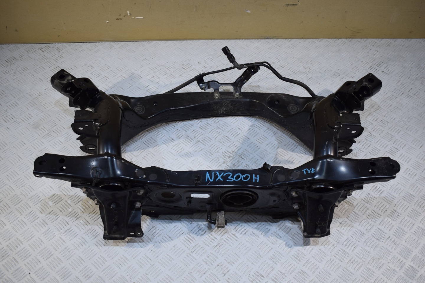 axle beam subframe axle beam rear part LEXUS NX 300