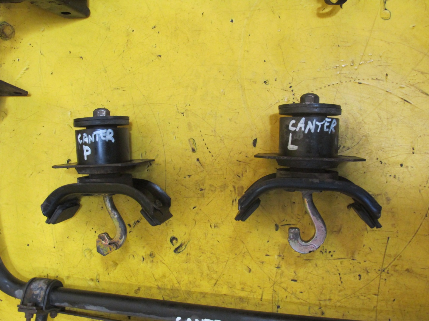 MITSUBISHI CANTER 96-05 console bracket holder hinge sider cabs