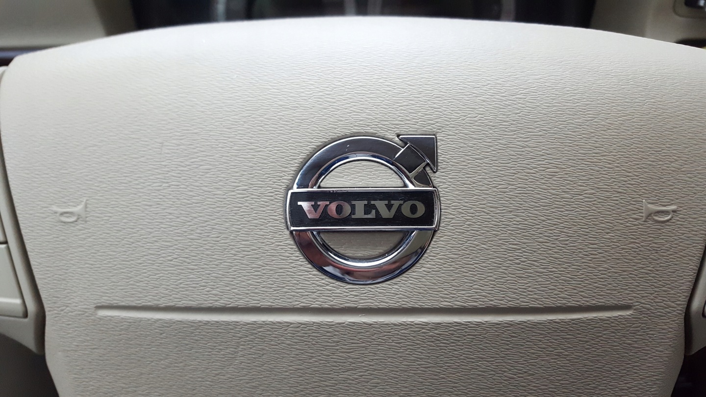 Emblemat Logo Naklejka Volvo V70 w kierownicę 35x8